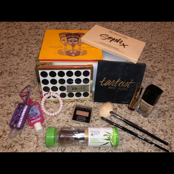 tarte Other - MAKEUP BUNDLE!! Make me offers - Bundle Only tarte Other - MAKEUP BUNDLE!! Make me offers - Bundle Only